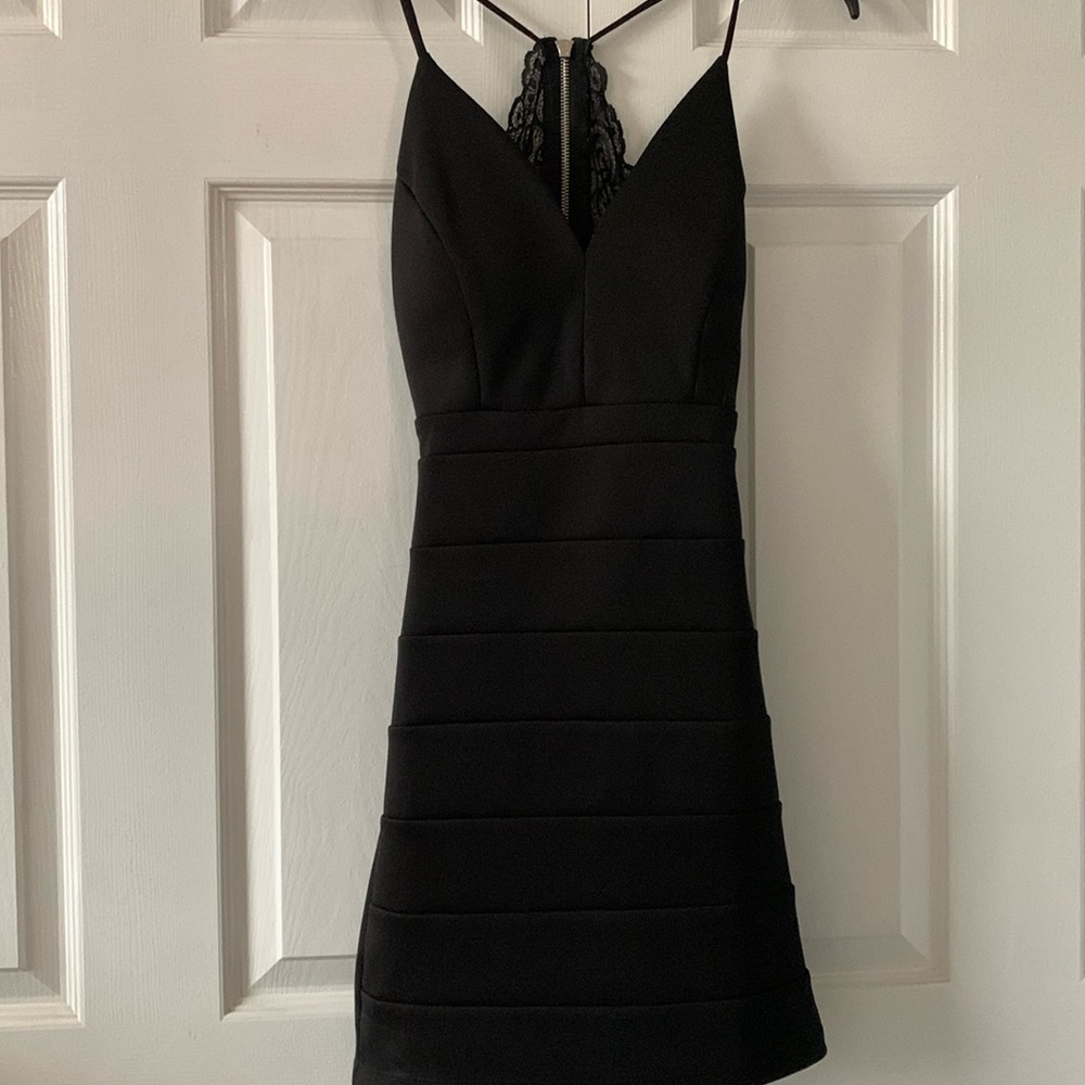 Emerald Sundae S black lace design back dress